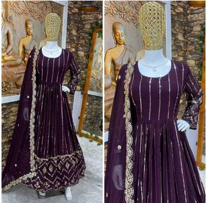 New Stayle Beautiful Pakistani Gown Dress Inpoted