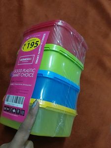 Set of 4 vibrant color container storage lunch box