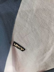 Levi&#39;s Polo T-Shirt medium size