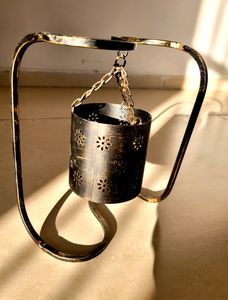Tealight Candle Stand - Metal Abstract Structure