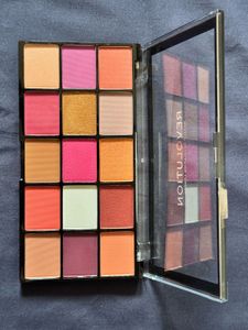 UNUSED New Eyeshadow Pallete By Makeup Revolution