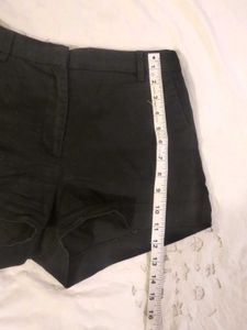 H&amp;M HIGH WAIST BEAUTIFUL BLACK SHORTS