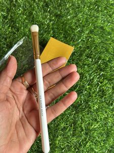 Myglamm Eyeshader Brush