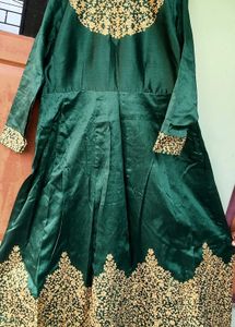 Elegant Green Embroidered Gown Set✨