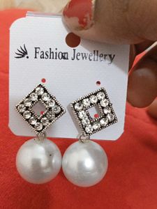 Light Weight Earring