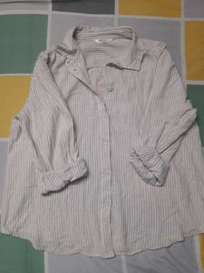 women lining shirt