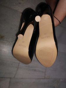 Killer Black Pumps