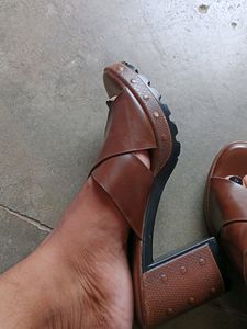 VENUS STEPS Block Heel (38)
