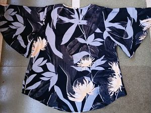 Beautiful Floral Top For Women 🩵