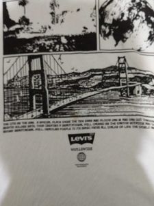 Levi&#39;s Graphic Tee