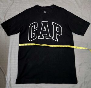 GAP Black Tshirt