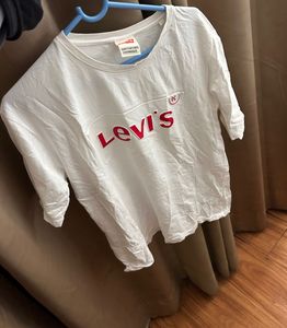 Levi's Graphic Tee