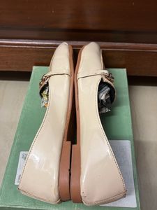 Stylish Beige Loafers And Juttis