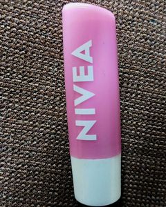Nivea Soft Rose  Lip Care