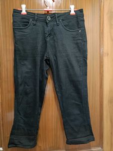 X Pose Attitude Capri