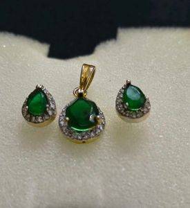 Emerald Green Pendant &amp; Earring Set