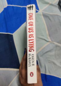 One of Us Is Lying - Karen M. McManus