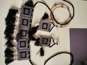 Fresh  Choker Set With Two Bangles