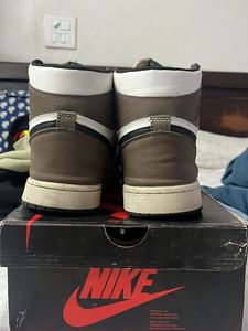 NIKE AIR JORDAN 1