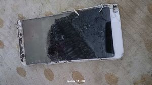 Running Mobile 🔥 Only Screen Damage And Bettery