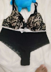 Lace Detail Velvet Embroidery Bra With Pentyi