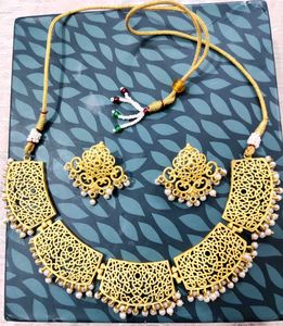 Matte Finish Gold-Tone Necklace &amp; Earring Set🆕✨💫