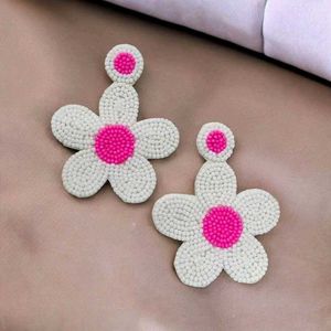 Daisy Beaded Earrings 🌼