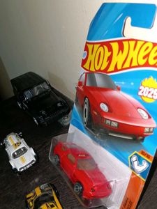 Hot Wheels Porsche 928 - Red