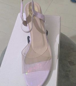 Sizes and colours are also available
