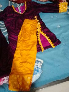 Twinning Combo Of Mother Daughter Ethnic Wear