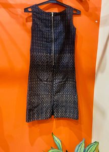 Sleeveless Knee Length Dress (Size-32)