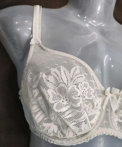 Elegant White Lace Bra 🔥