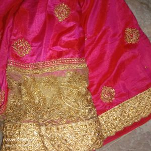 Pink 💕saree With Gold Design