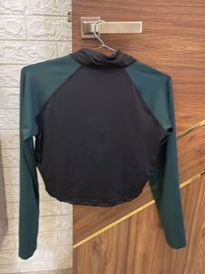 YU Cropped Pullover Tshirt