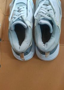 TRENDING shoues