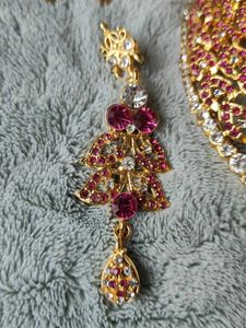 Shiny Stonework Choker Set