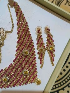 Necklace &amp; Earrings (Set)