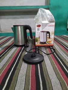 Pigeon Theros Electric Kettle - New with Tag!
