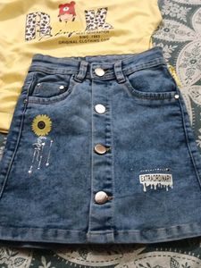 Girl&#39;s Denim Skirt &amp; Graphic Tee Set
