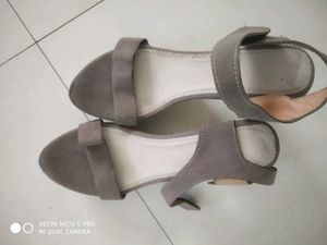 Grey Heels 👠😍