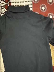 Black Turtleneck Pullover – L Size Winter Classic!