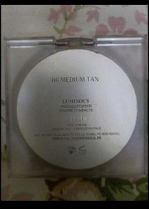 Huda Beauty Luminous Pressed Powder