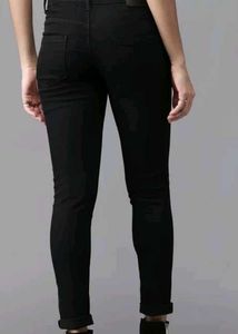 Classic Black Skinny Jeans
