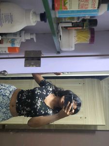 A Black Ginger Cute Floral Print Crop Top