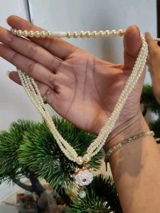 Pearl Necklace with Floral Pendant