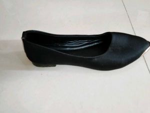 Black Pointed Toe Flats