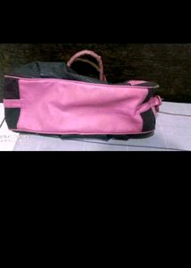 Hand Bag-2 slip pockets,3 small chain ,1 big chai