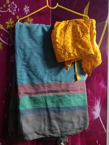 saree with sleeveless blouse