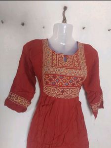 Chikan Kari Short Top  😍