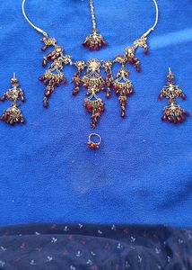 Maroon Jewellery set